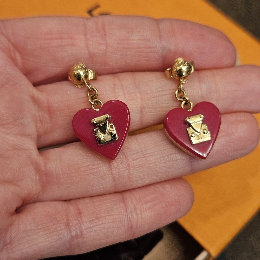 Louis Vuitton Pomme D'Amour Lock Me Heart Drop Earrings - Picture 4 of 16